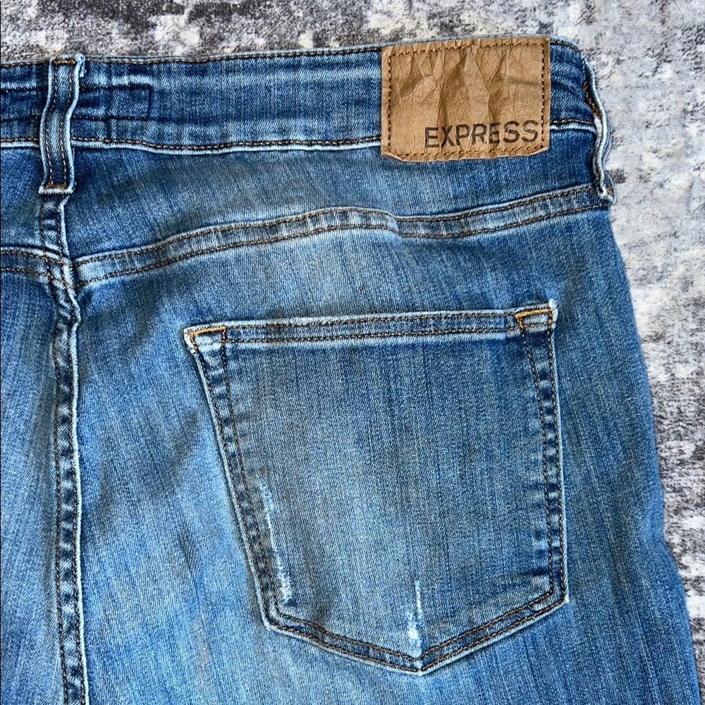 Express Men's Distressed Slim Straight Jeans in Blue Wash - Picture 5 of 6